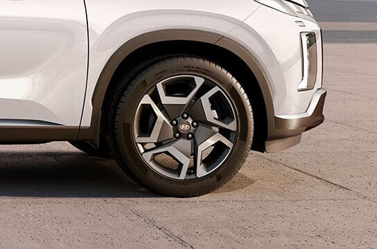 ล้อ Forged Aluminum ขนาด 19 นิ้ว แบบพิเศษเฉพาะรุ่น N พร้อมยางมิชลิน