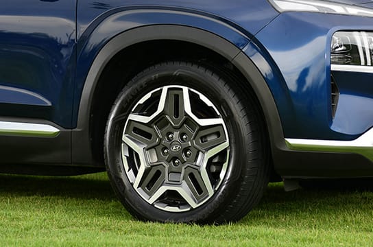 19” Aero type alloy wheels