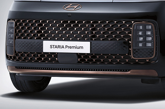 Front Grille with Seamless Design