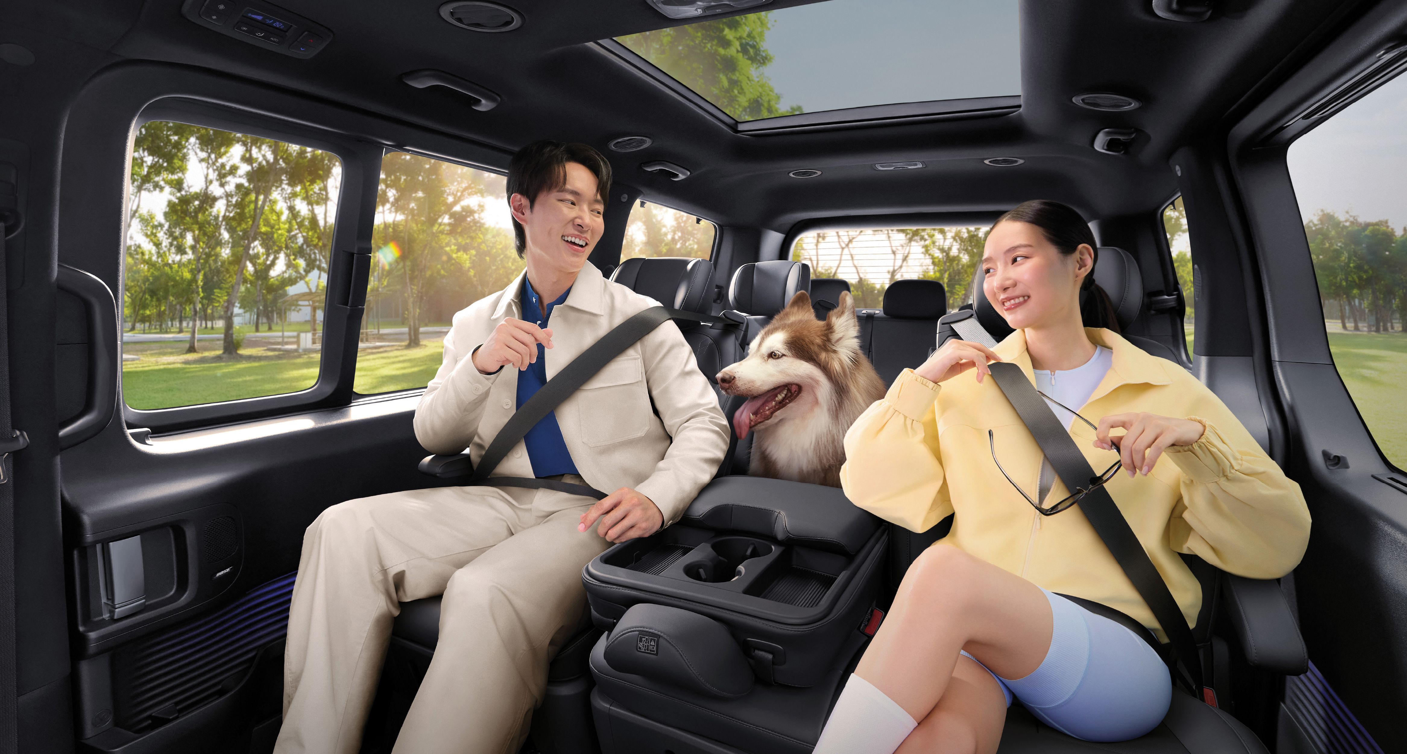 The new STARIA Hybrid ใหม่ หน้าจอ เรือนไมล์ ใหม่