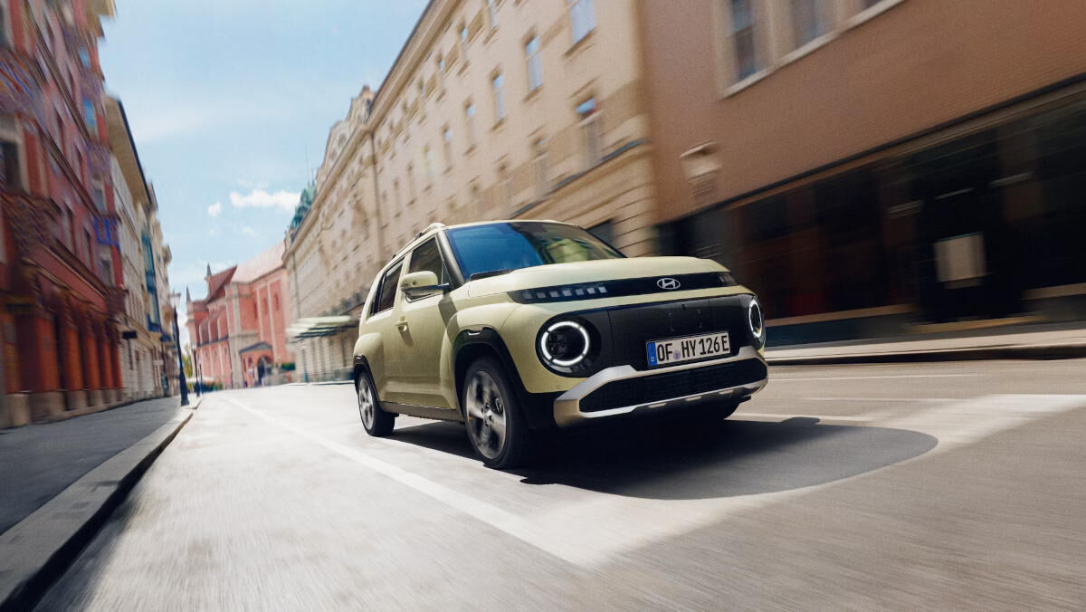 Hyundai_INSTER_2024_Exterior_Driving-Fro
