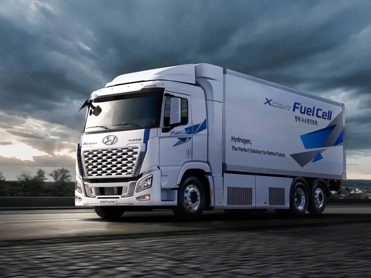 A Hyundai hydrogen fuel cell lorry driving down the highway.