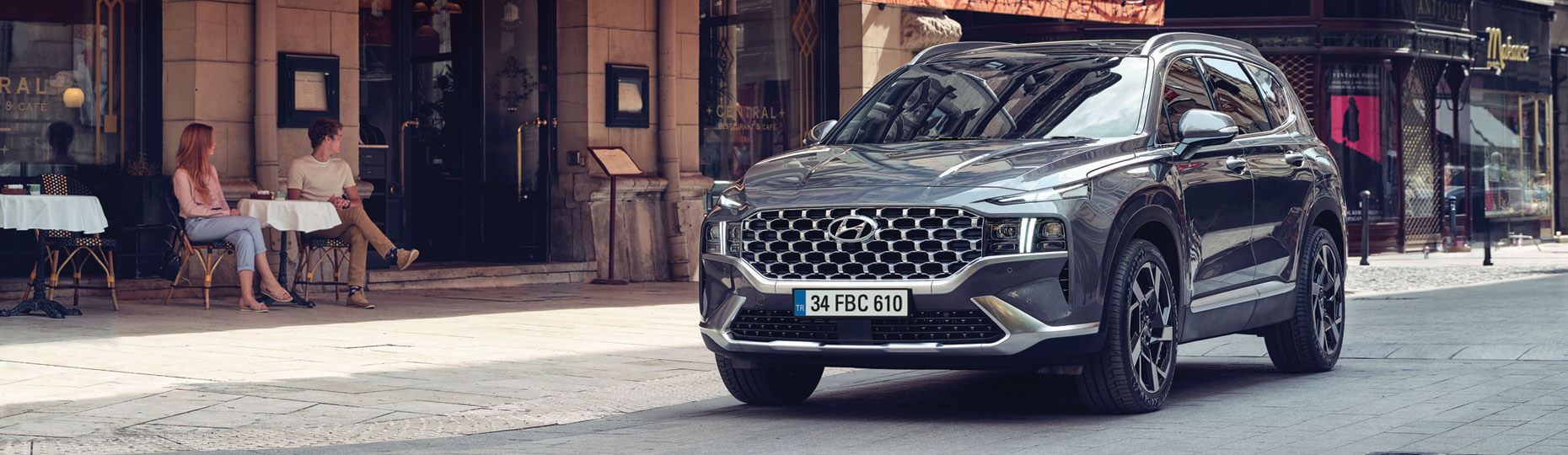 Hyundai Sante FE Hibrit Önden Sokak Görüntüsü