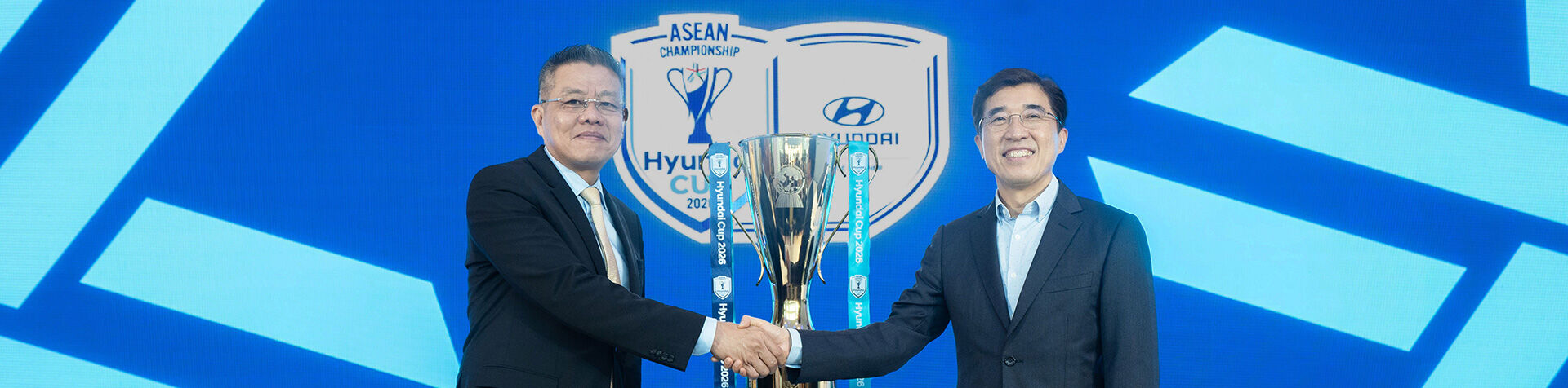 Major General Khiev Sameth, President of AFF and Sunny Kim, President of Hyundai Motor Asia Pacific - ASEAN Hyundai Cup