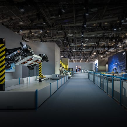 CES 2026 νλμλμ°¨κ·Έλ£Ή νΌλΈλ¦ μ μμμ AI λ‘보ν±μ€ κΈ°μ μ μ 보μ΄λ λͺ¨μ΅