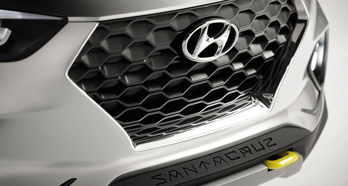 Santa Cruz front grille with Hyundai logo