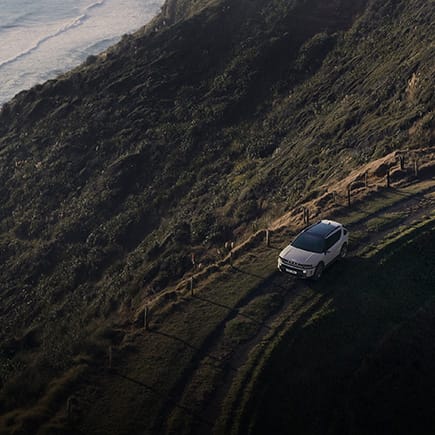 νλ NEXOκ° ν΄μ μ λ²½ λλ‘λ₯Ό μ£Όννλ λͺ¨μ΅