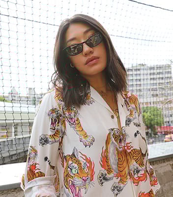 Peggy Gou pose