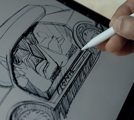 아이오닉 디자인을 스케치하는 모습