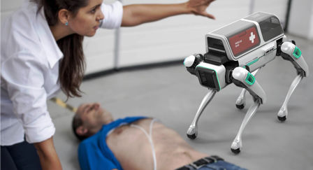 누워있는 인간을 살펴보고 있는 의료용 스팟 로봇
