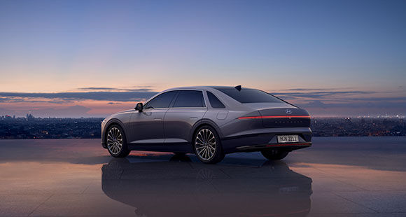 The image of The all-new AZERA on the highway under sunset.