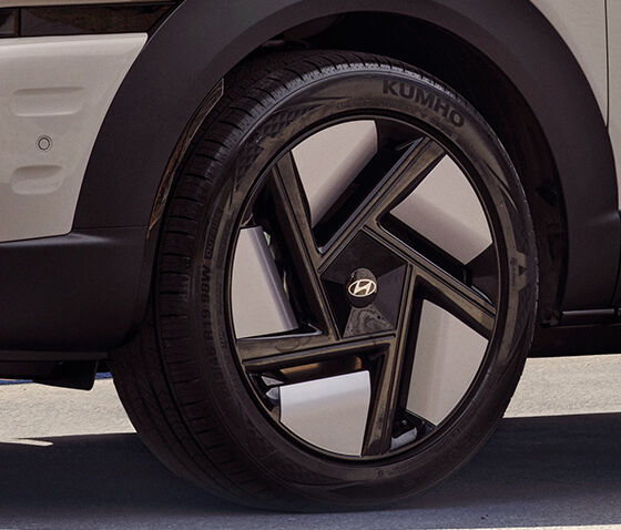 Close-up of the aerodynamic wheel