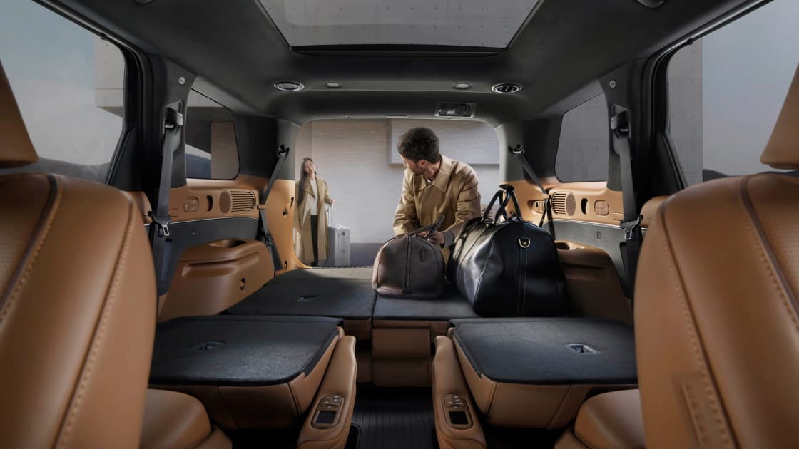 Loading luggage into Palisade trunk