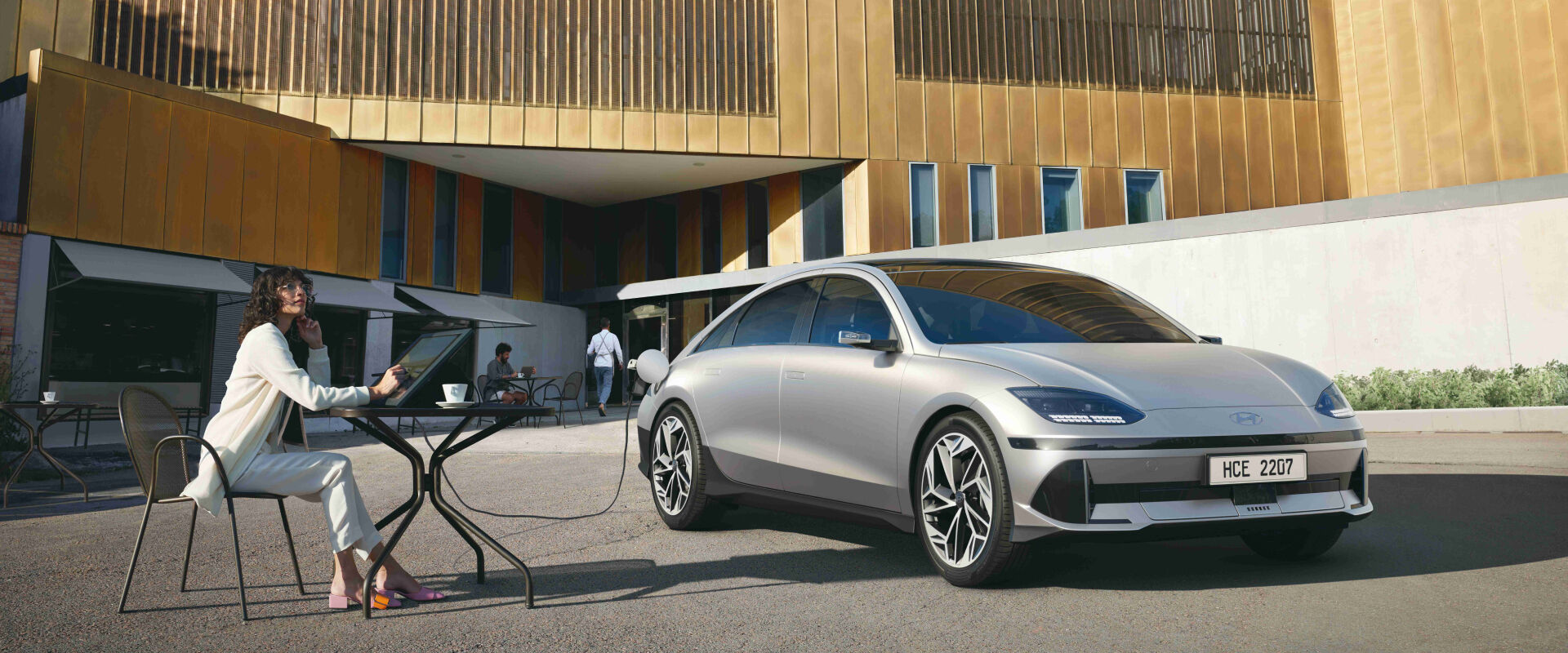 Hyundai IONIQ 6 Electrified Streamliner Debuts with Extended Range and Innovative Personal Space 