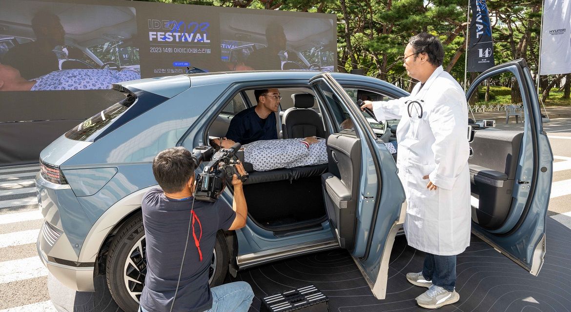 One of the finalists is demonstrating the mobile artificial kidney unit technology, using vehicle-to-load (V2L) and vehicle-to-hospital (V2H) communication