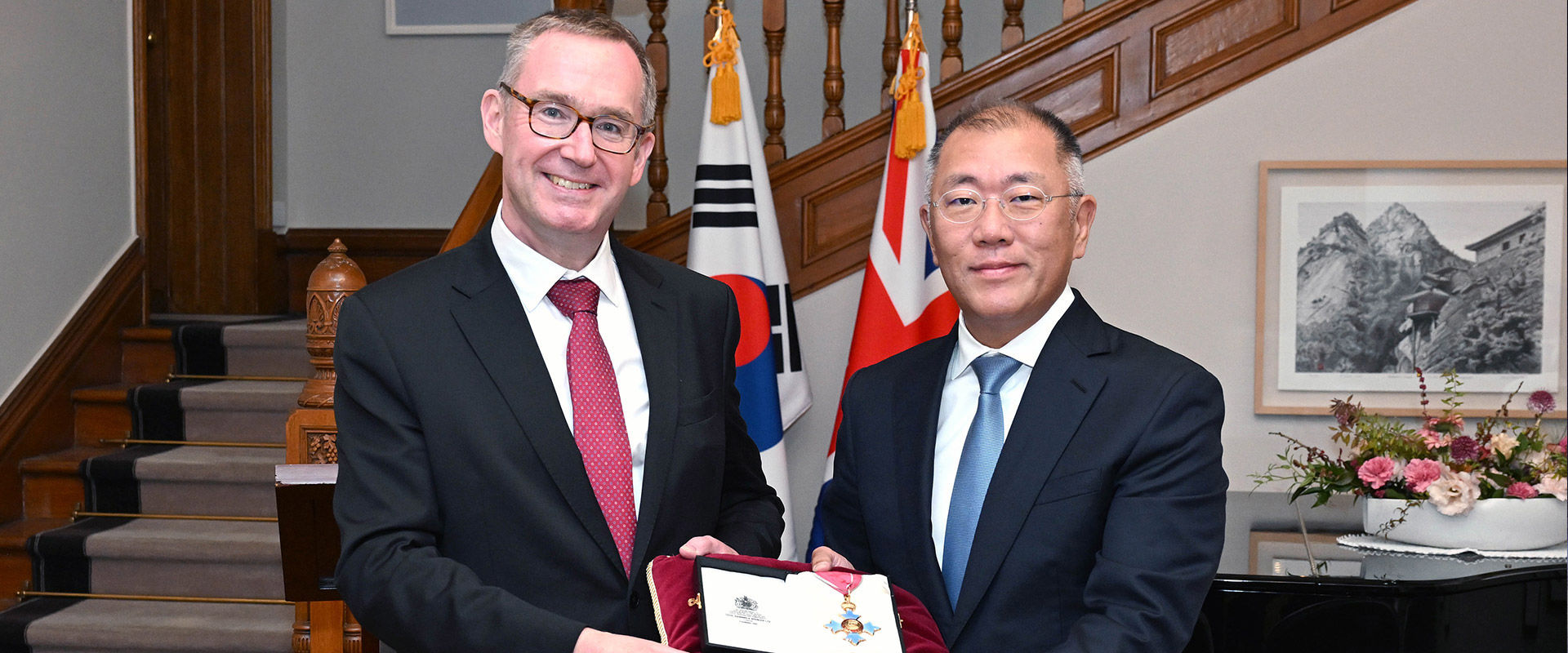 Hyundai Motor Group Executive Chair Euisun Chung awarded Commander of the Order of the British Empire (CBE)	