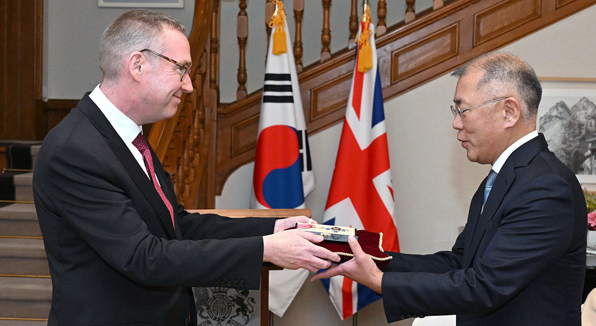 Hyundai Motor Group Executive Chair Euisun Chung awarded Commander of the Order of the British Empire (CBE) 