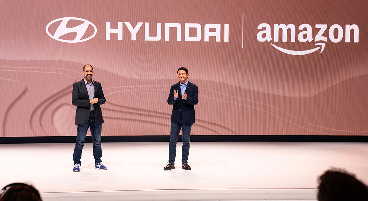 (from left) Marty Mallick, vice president of worldwide corporate business development, Amazon and José Muñoz, president and global COO, Hyundai Motor Company and president and CEO of Hyundai Motor North America