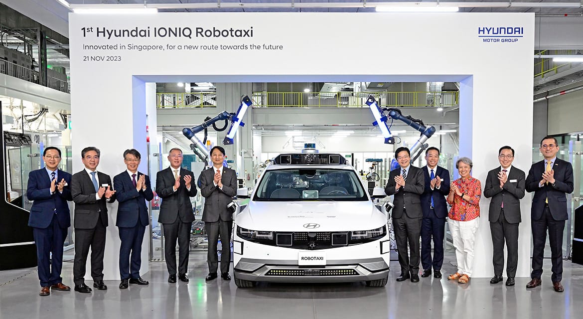 (from second left) Jaehoon Chang, CEO of Hyundai Motor Company; Hoon Choi, Ambassador of Korea to Singapore; Euisun Chung, Executive Chair of Hyundai Motor Group; Dukgeun Ahn, Minister for Trade, Korea; Lawrence Wong, Deputy Prime Minister of Singapore; Png Cheong Boon, Chairman of Singapore EDB