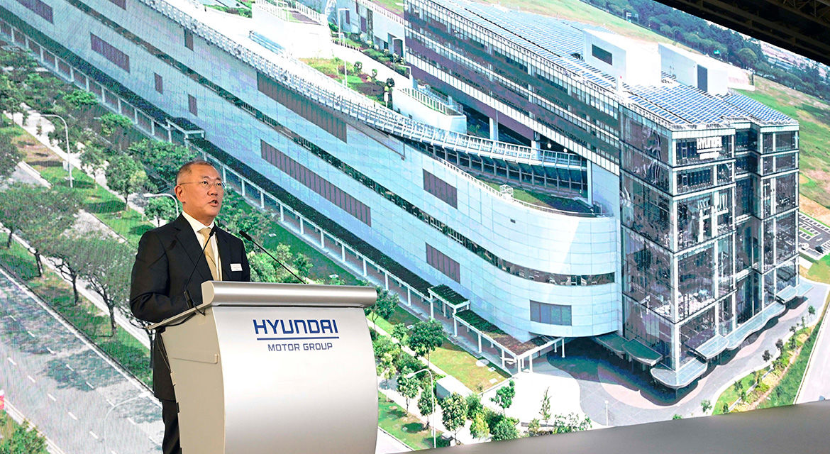 Euisun Chung, Executive Chair of Hyundai Motor Group giving speech at HMGCIS Grand Opening ceremony