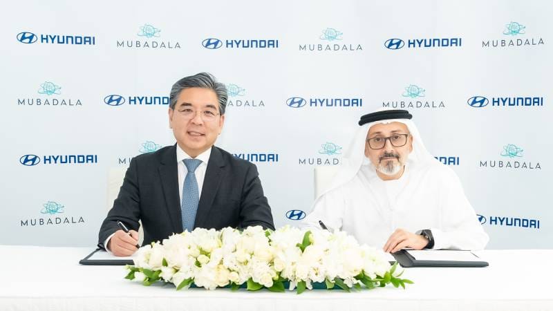 (left) Jaehoon Chang, President and CEO of Hyundai Motor Company, and  (right) Waleed Al Mokarrab Al Muhairi, Deputy Group Chief Executive Officer of Mubadala Investment Company signed an agreement to jointly explore business opportunities for future mobility and technology