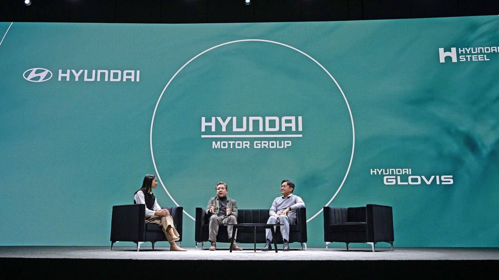 Jay Chang and Chang Hwan Kim present hydrogen energy solutions of Hyundai Motor at CES 2024