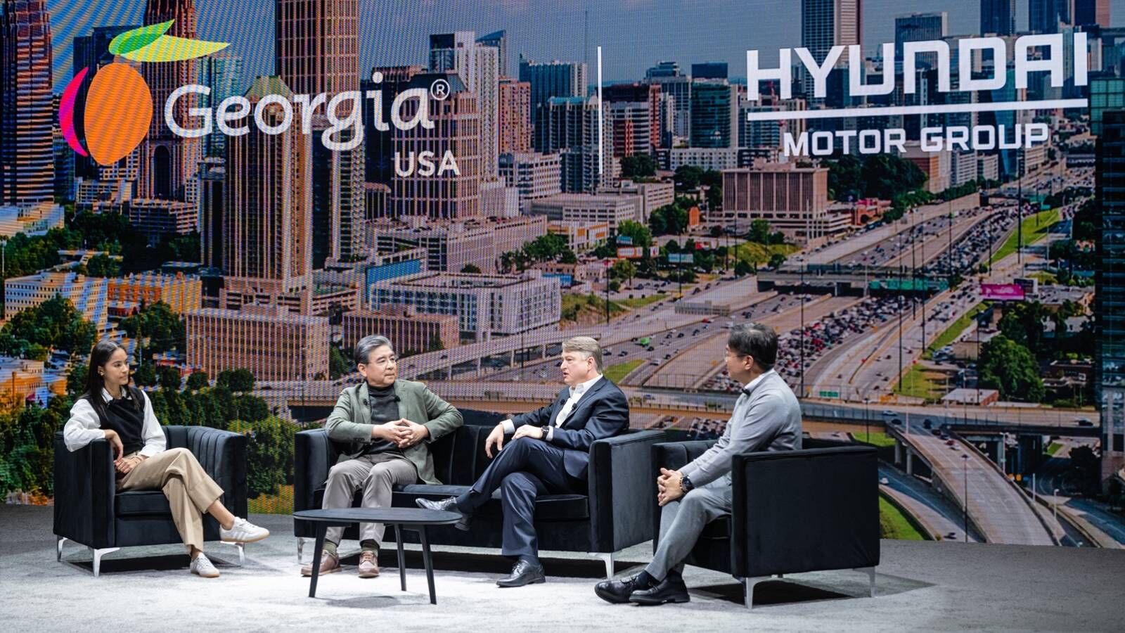 Jay Chang, Pat Wilson and Chang Hwan Kim present cooperation strategy for hydrogen energy solutions at CES 2024