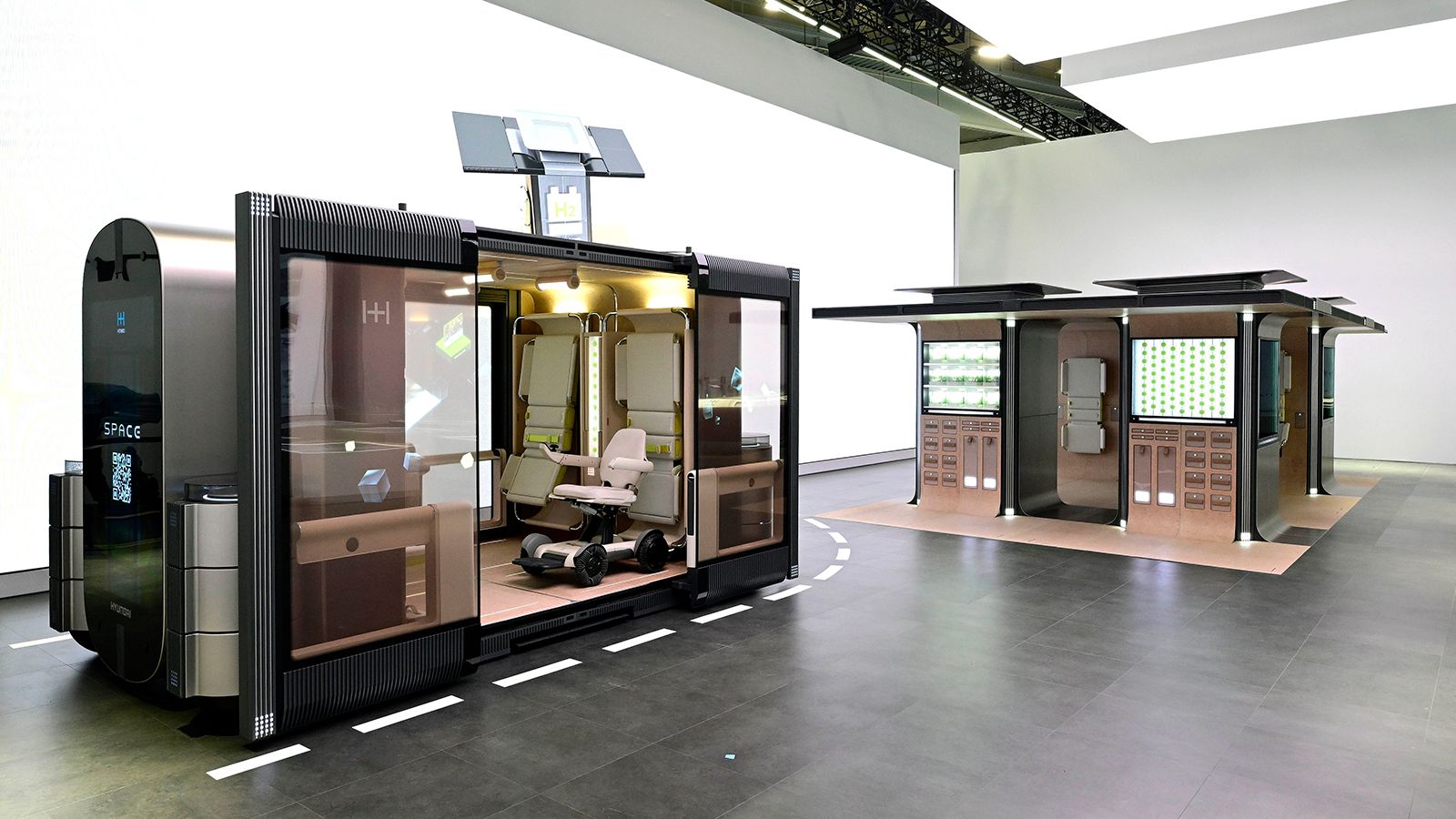SPACE (Spatial Curated Experience) is about providing customized spatial experiences by incorporating individual lifestyles into the mobility space to embrace users across a wide spectrum of needs, along with free mobility.