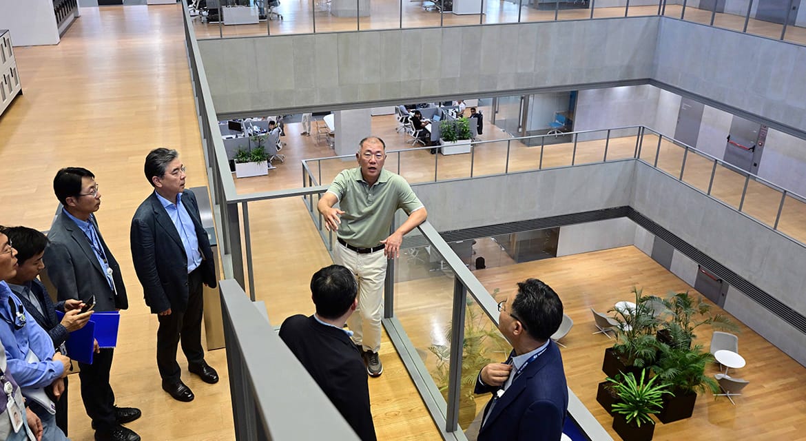 Hyundai Motor Group Executive Chair Euisun Chung Visits India to Underline Mid-to long-term Mobility Strategic Commitments