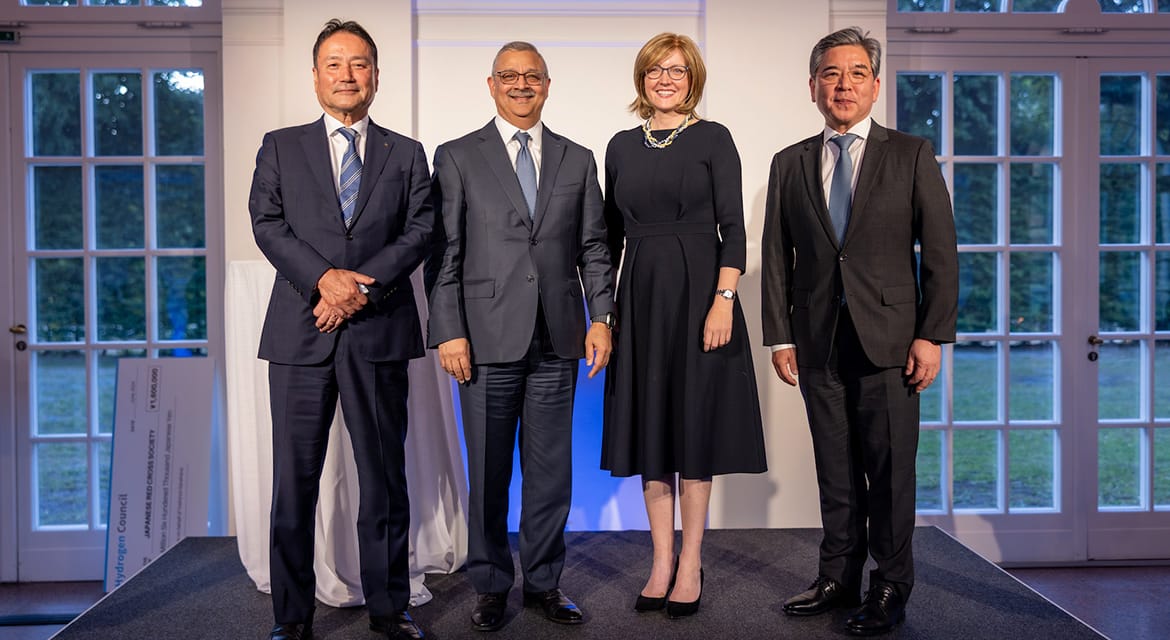 (From left) Yoshinori Kanehana, Chairman of Kawasaki Heavy Industries, Ltd.; Sanjiv Lamba, CEO of Linde; Ivana Jemelkova, CEO of the Hydrogen Council; Jaehoon Chang, President and CEO of Hyundai Motor Company @Photo Credit: Hydrogen Council