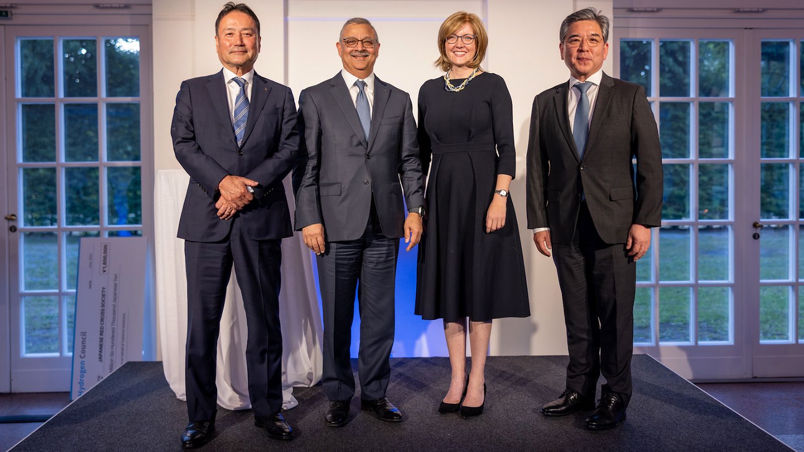 (From left) Yoshinori Kanehana, Chairman of Kawasaki Heavy Industries, Ltd.;  Sanjiv Lamba, CEO of Linde; Ivana Jemelkova, CEO of the Hydrogen Council; Jaehoon Chang, President and CEO of Hyundai Motor Company @Photo Credit: Hydrogen Council