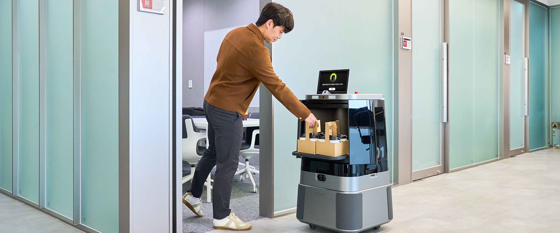 Hyundai Motor Group Powers Up Robotic Services at Smart Office Building in Seoul