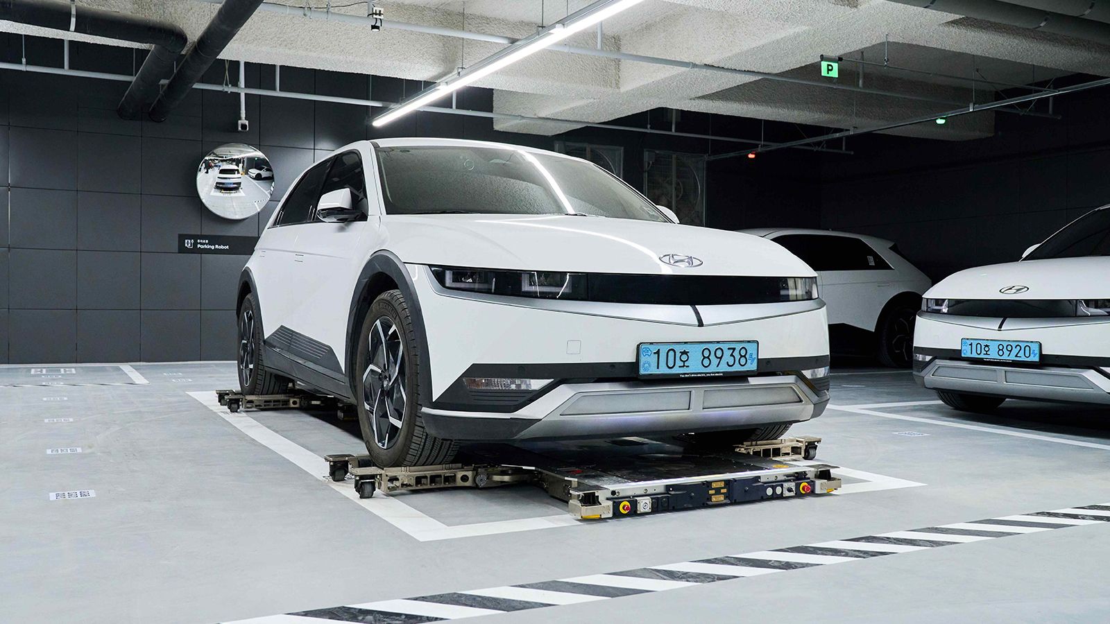 Hyundai WIA’s Parking Robot can autonomously park vehicles, maneuver in tight spaces, and increase parking space utilization