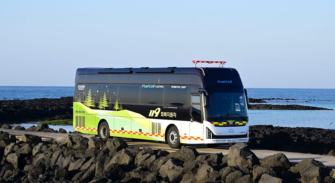 Hyundai Motor Group Donates Hydrogen Fuel Cell Support Bus for Firefighters’ Recovery in the Line of Duty
