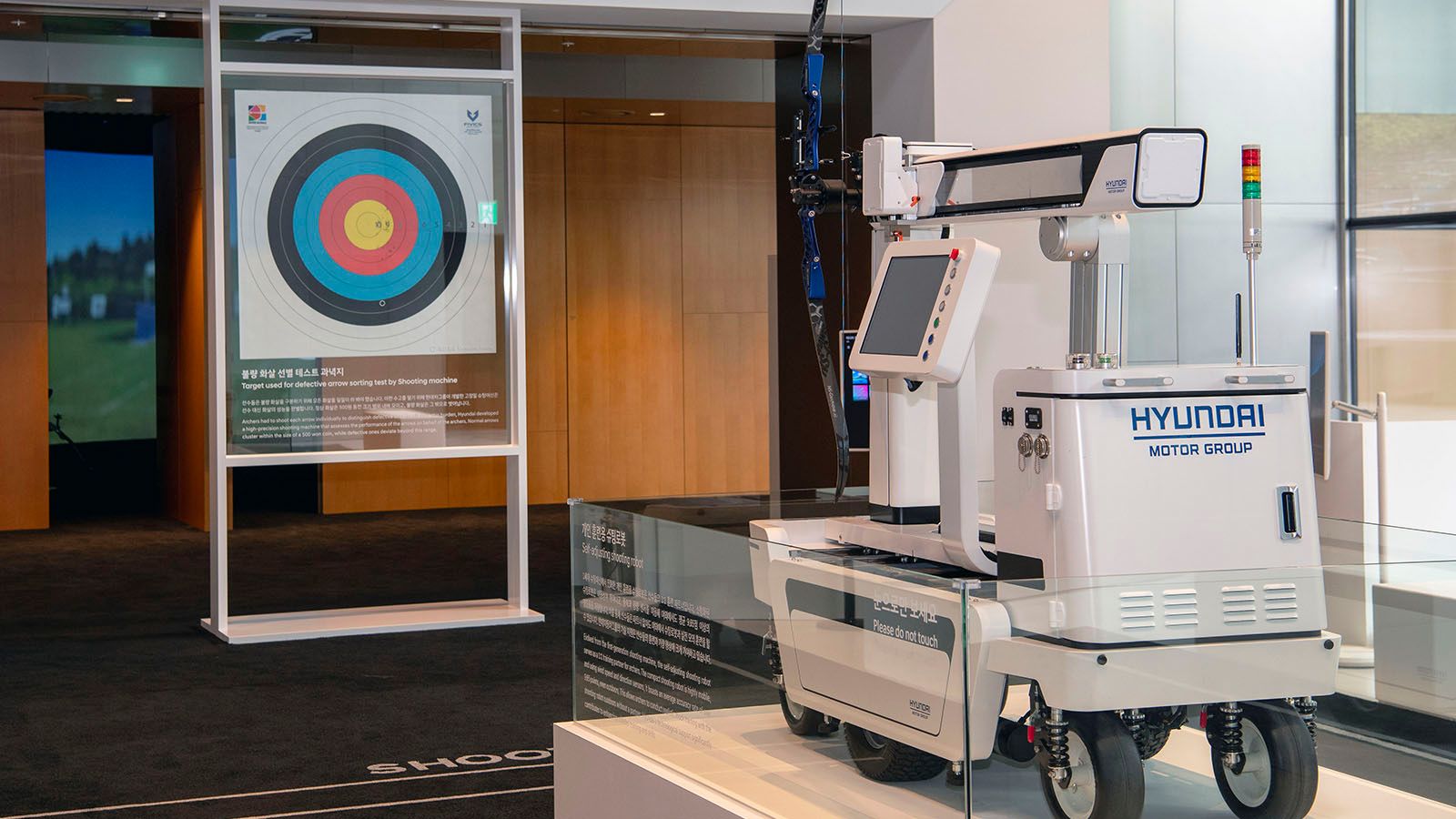 Self-adjusting shooting robot