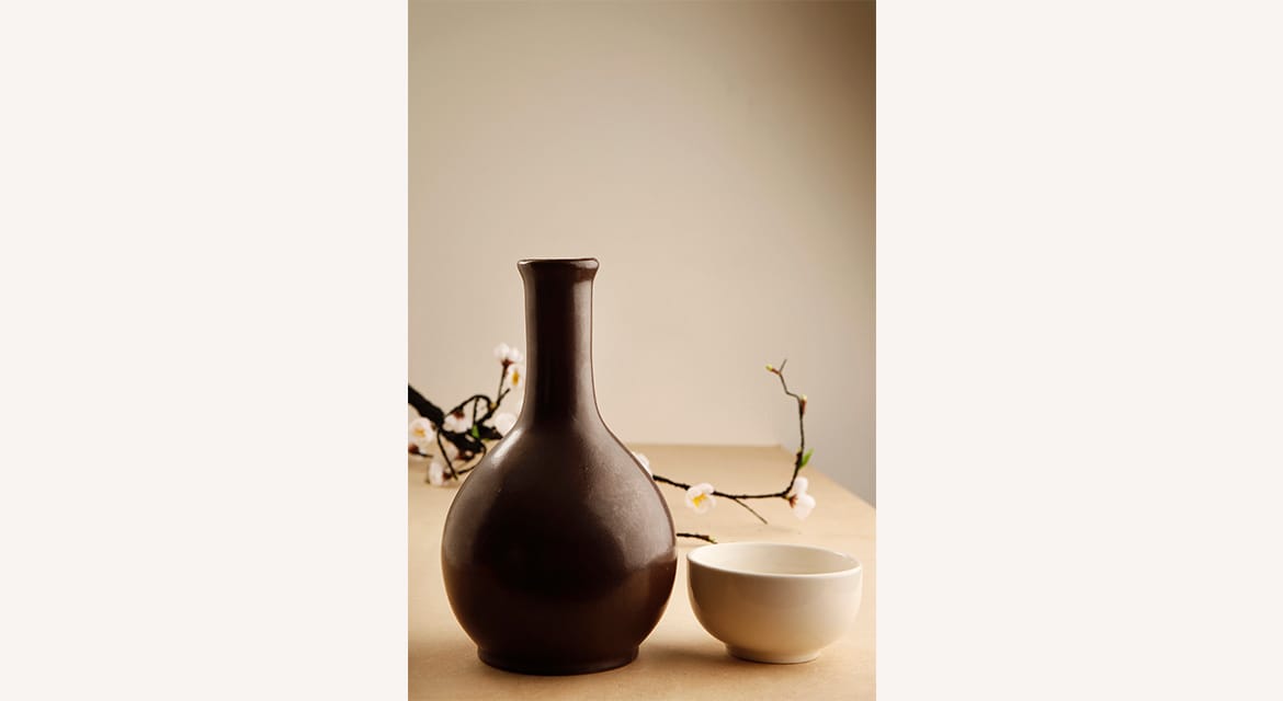 Traditionally servied in either earthernware or metal cups, makgeolli is best enjoyed chilled © Asadal