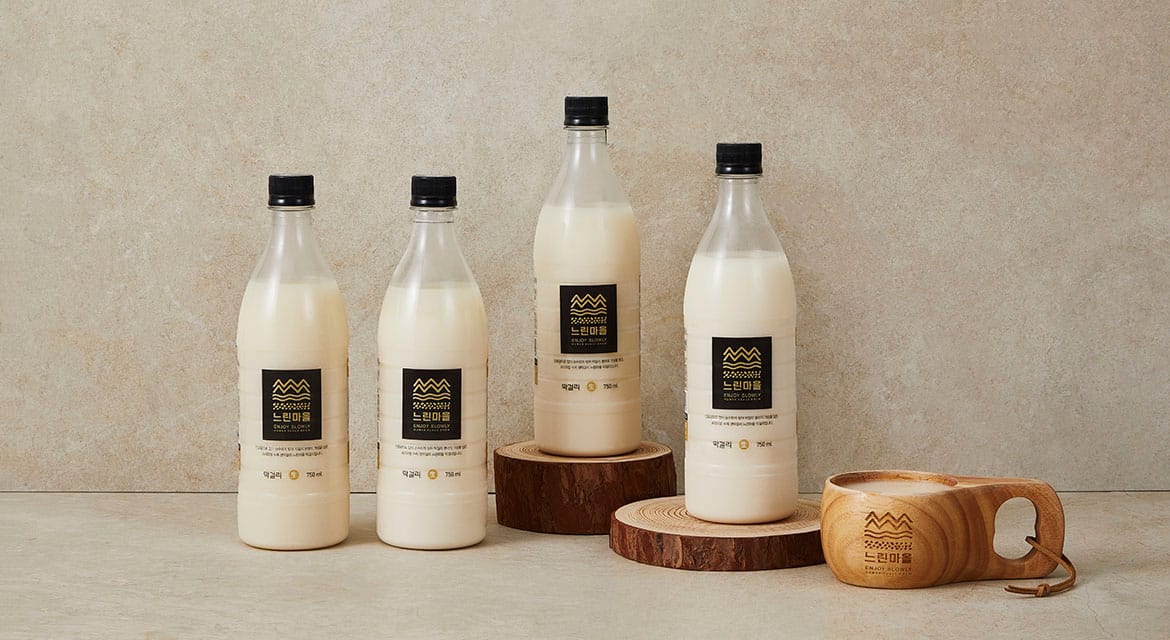 Makgeolli has always been popular, with brands such as Baesangmyun Brewery's 느린마을막걸리 (Slow Village Makgeolli) leading the charge © 느린마을막걸리