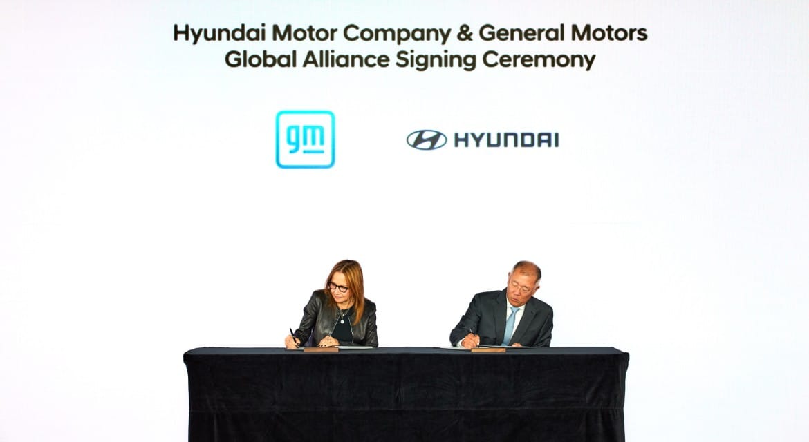 (From left) Mary Barra, GM Chair and Chief Executive Officer; Euisun Chung, Executive Chair of Hyundai Motor Group