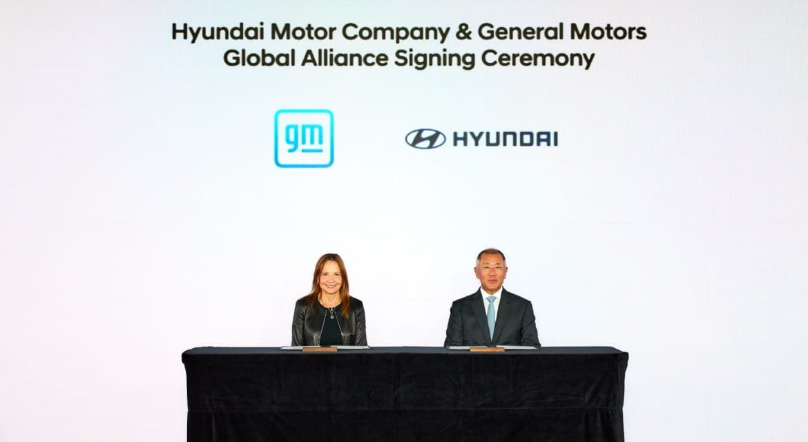 (From left) Mary Barra, GM Chair and Chief Executive Officer; Euisun Chung, Executive Chair of Hyundai Motor Group