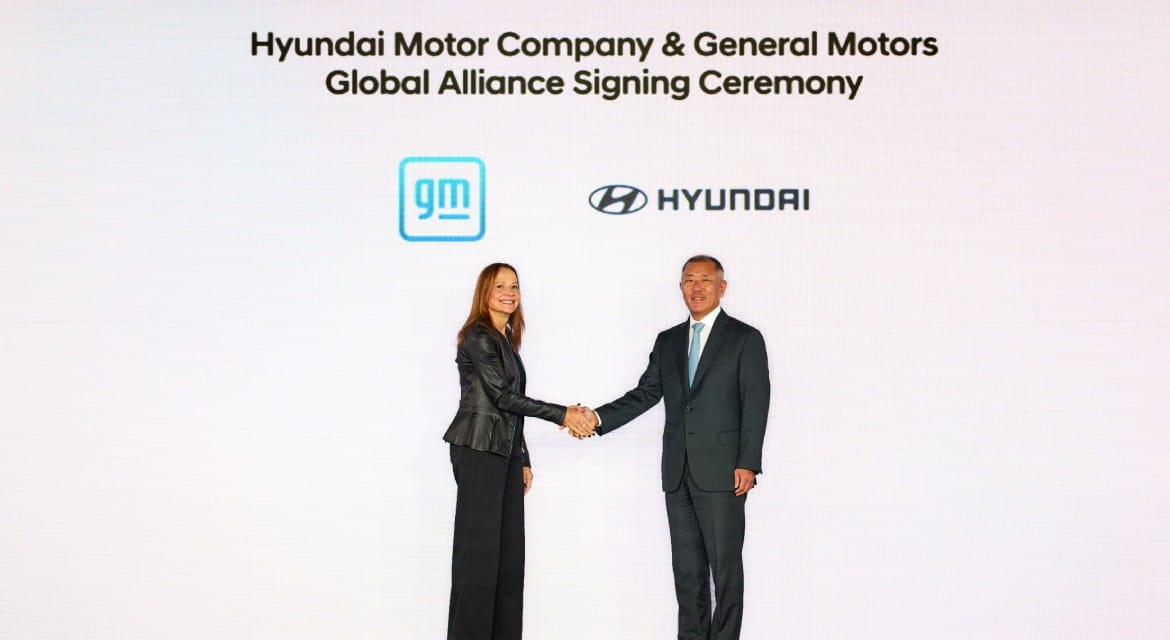 (From left) Mary Barra, GM Chair and Chief Executive Officer; Euisun Chung, Executive Chair of Hyundai Motor Group