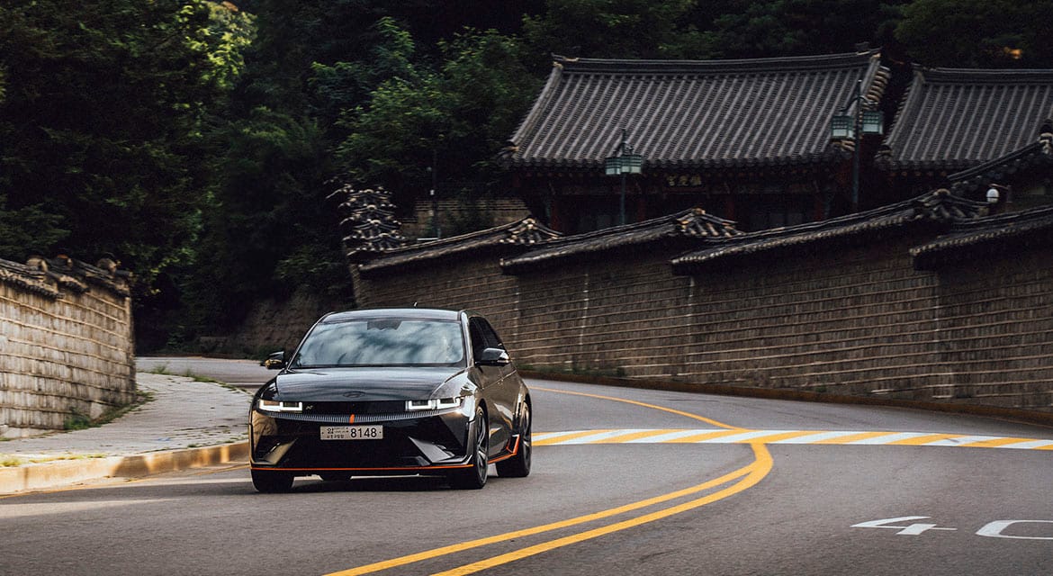 It's easy to escape the pace of city life and escape to tranquility, highlighting Seoul's duality