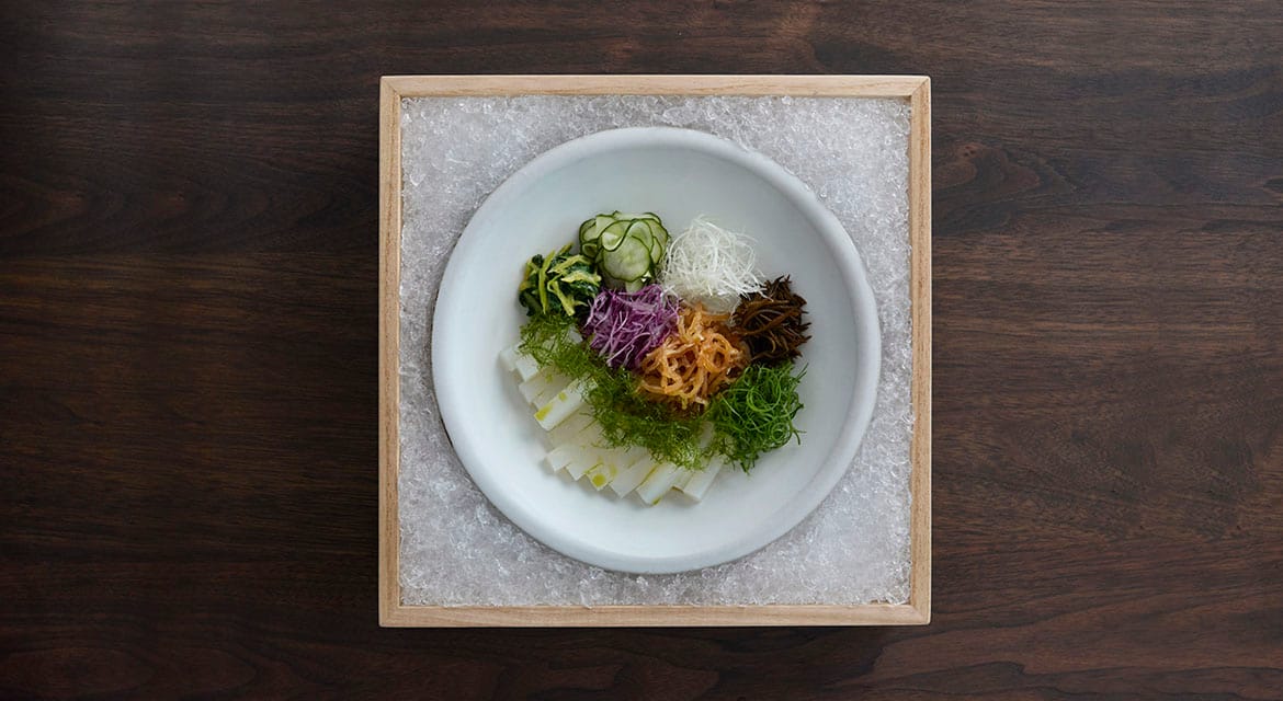 Tangpyeong-chae features mungbean jelly, salted and dried jellyfish, two varieties of Korean seaweed—tot and gamtae—and Swiss chard grown at HMGICS’ Smart Farm, all complemented by a hot mustard sauce.