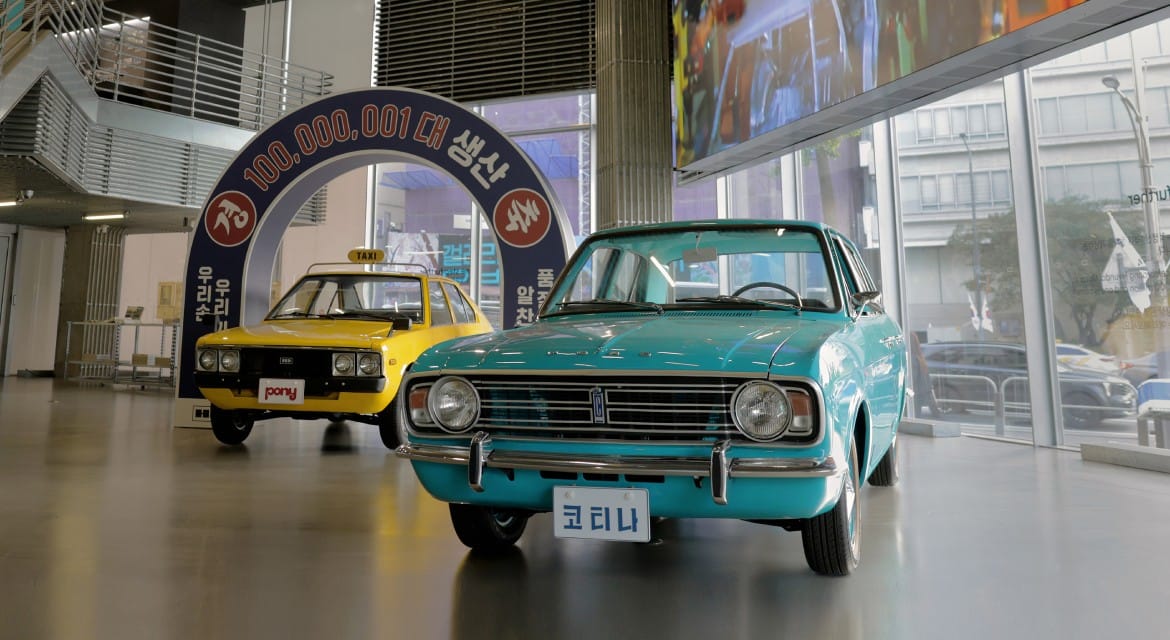 (left) Cortina Mark 2, Hyundai Motor's first model and (right) Pony, Hyundai Motor’s first independently developed model