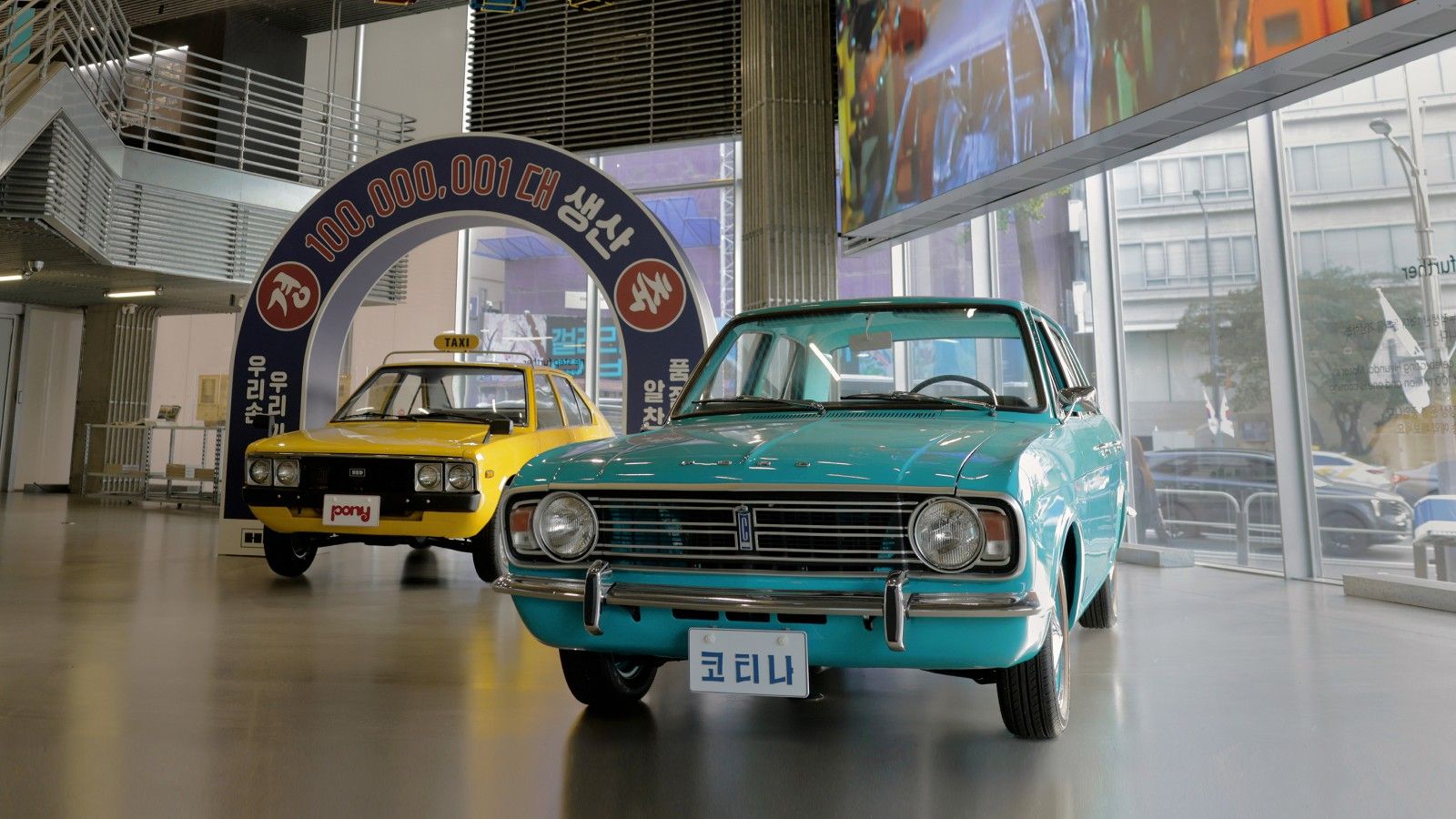 (left) Cortina Mark 2, Hyundai Motor's first model and (right) Pony, Hyundai Motor’s first independently developed model