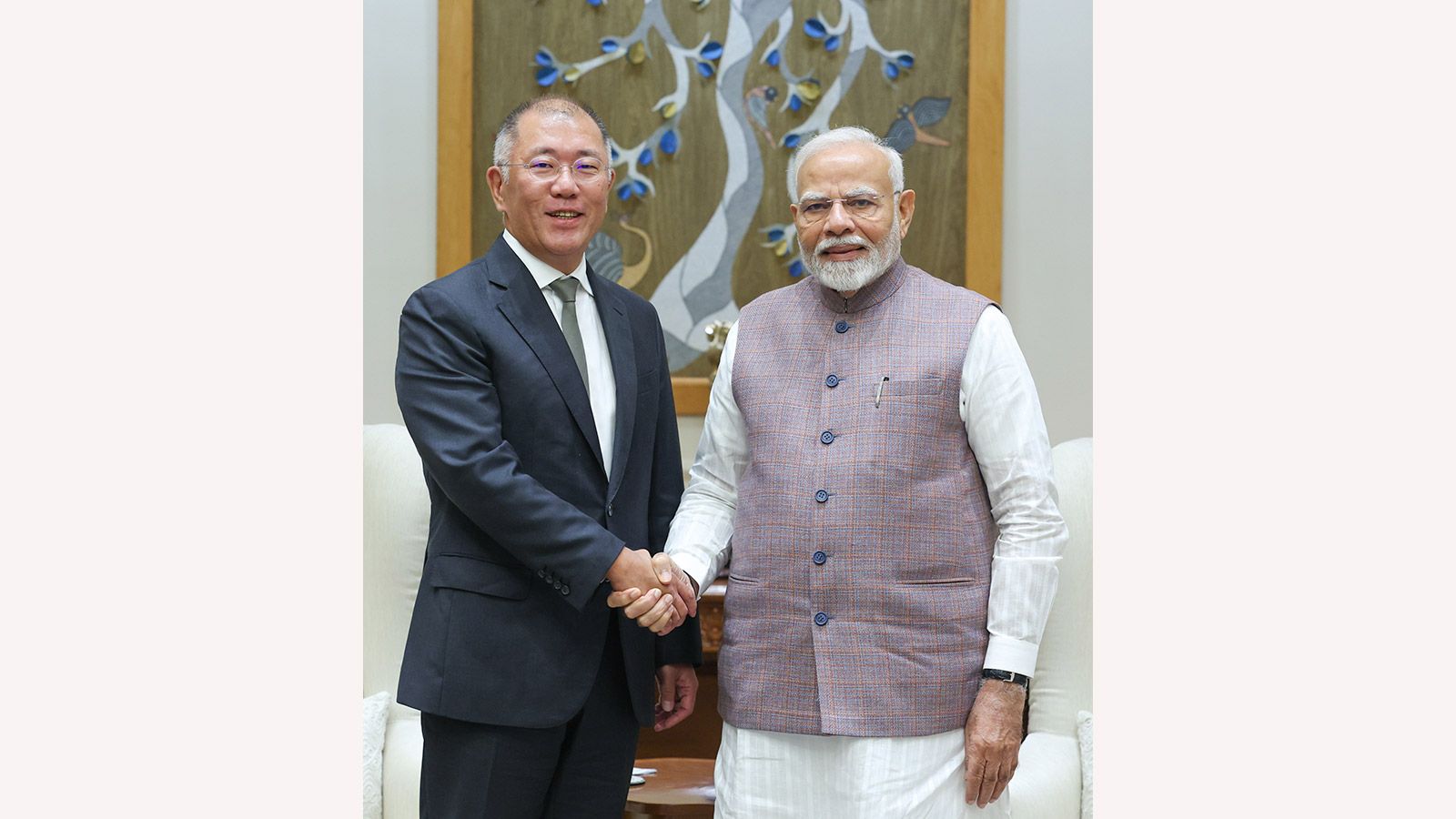 Hyundai Motor Group Executive Chair Euisun Chung Meets with Indian PM Narendra Modi, Discusses EV Ecosystem, Innovation and Investment Plans