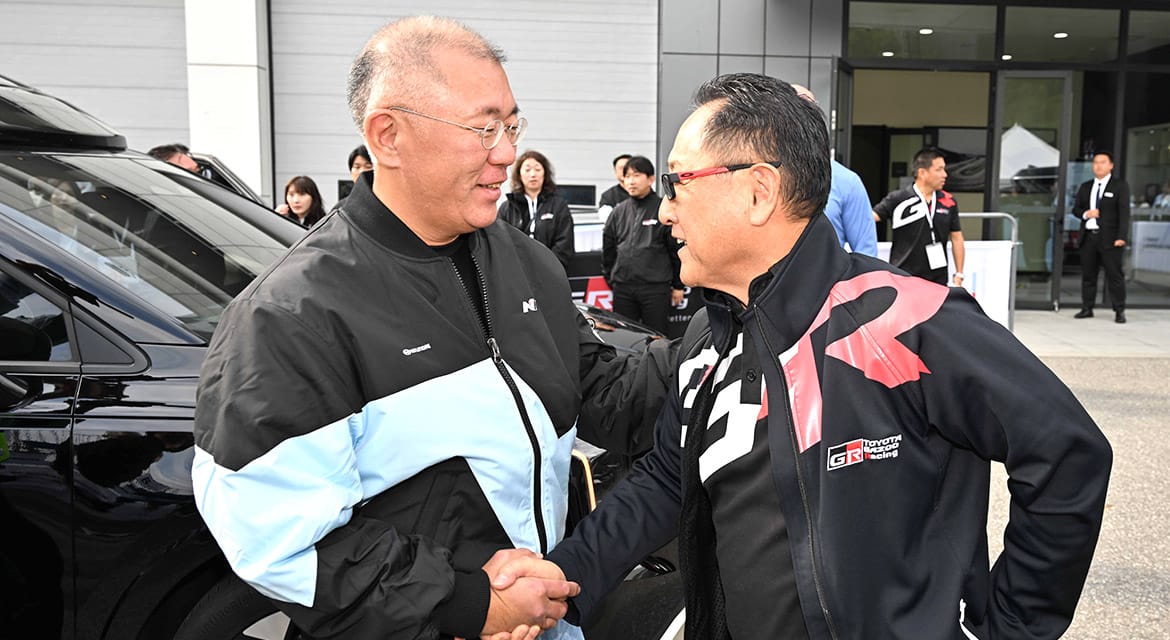 Hyundai Motor Group Executive Chair Euisun Chung and Toyota Motor Corporation Chairman Akio Toyoda