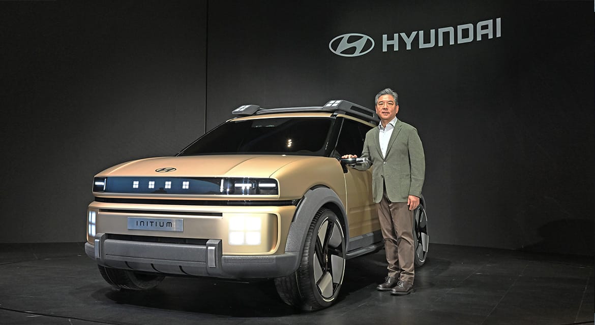 Jaehoon Chang, President and CEO of Hyundai Motor Company with INITIUM hydrogen fuel cell electric vehicle concept