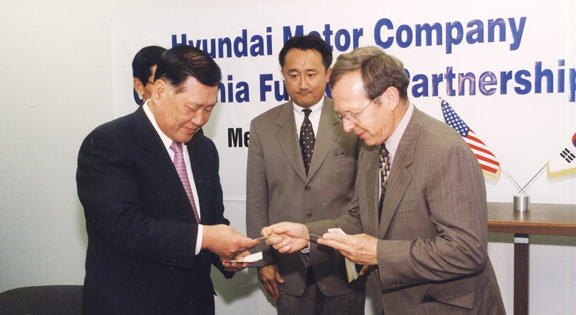 Hyundai Motor Group Honorary Chairman Mong-Koo Chung signed California Fuel Cell Partnership (CaFCP) in 2020 to promote hydrogen fuel cell vehicles