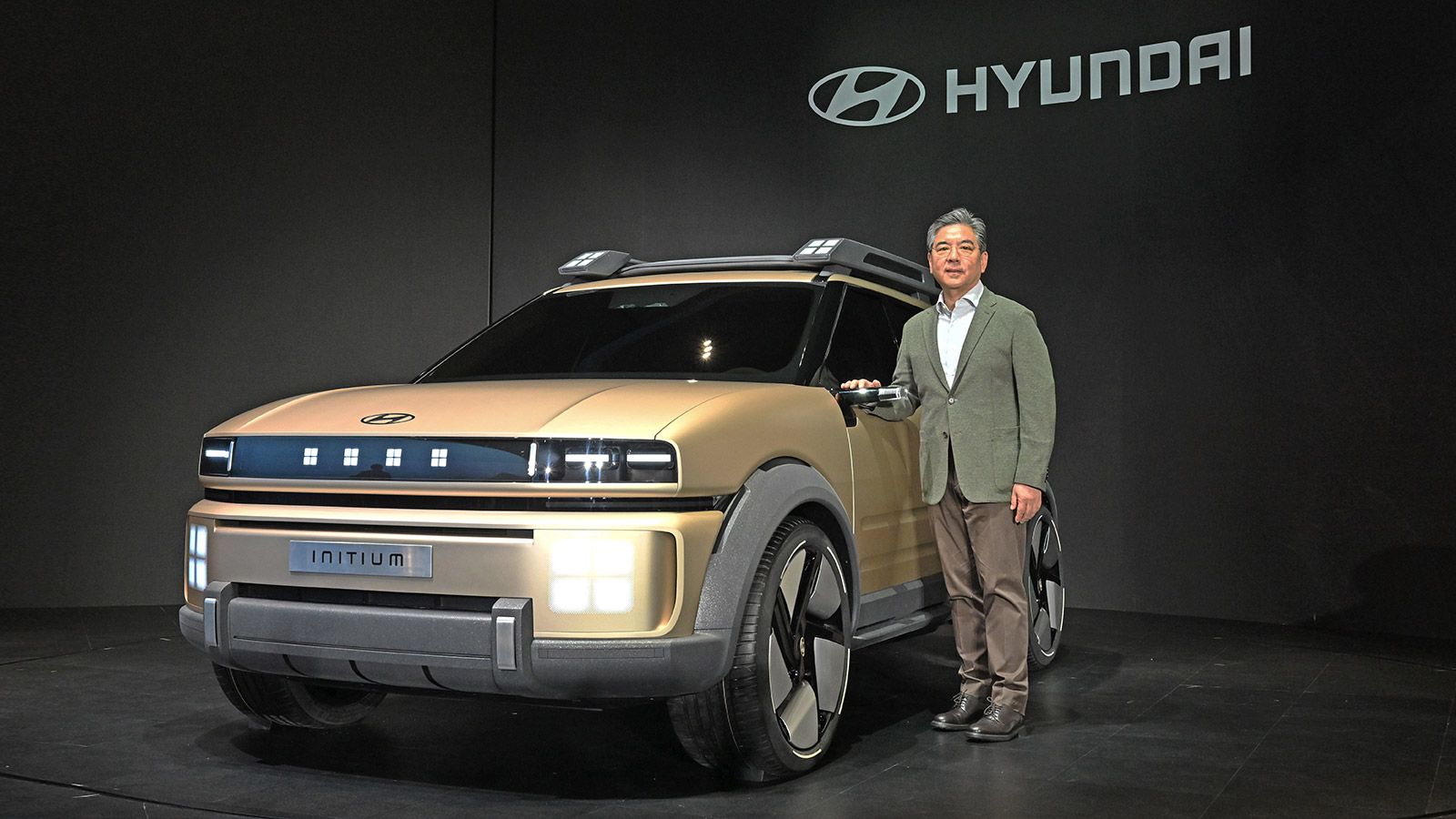 Jaehoon Chang, President and CEO of Hyundai Motor Company with INITIUM hydrogen fuel cell electric vehicle concept