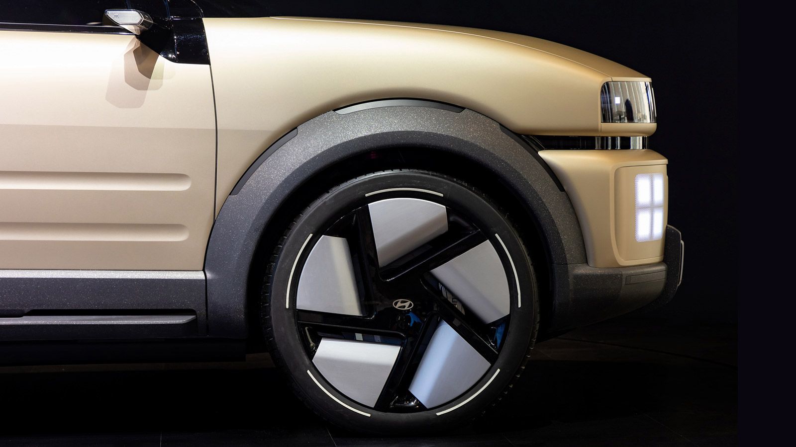 Hyundai Motor Reveals Bold and Efficient Hydrogen FCEV Concept Previewing New Design Language